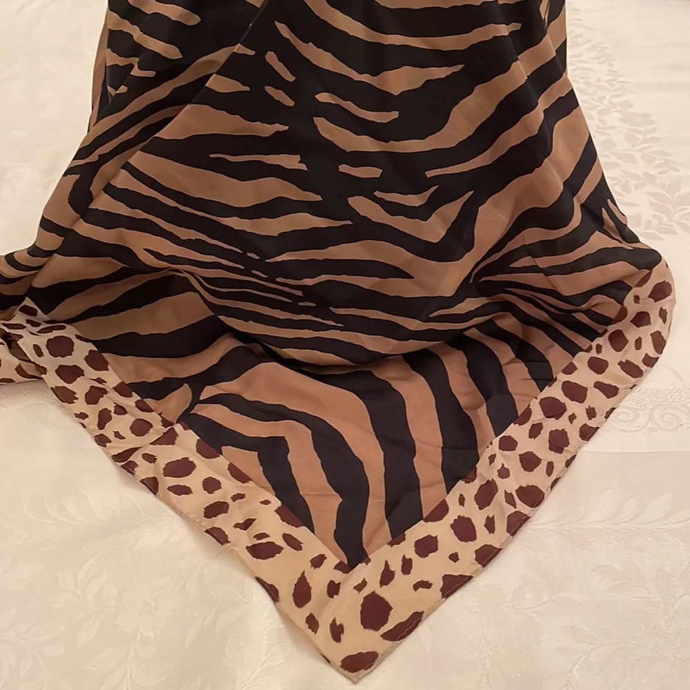 Beautiful Liz Claiborne 100% Rayon 30” animal print Scarf (OLCC-AF)